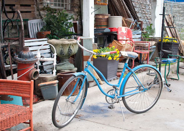 hello monday {old bicycle}